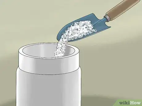 Imagen titulada Apply Diatomaceous Earth Outdoors Step 11