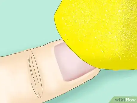 Imagen titulada Get Rid of Yellow Nails Step 3