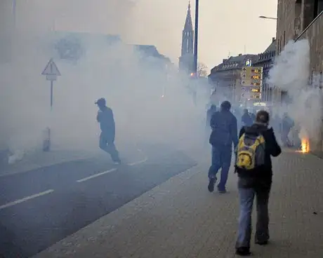 Imagen titulada NATO protest Strasbourg 4 4 09