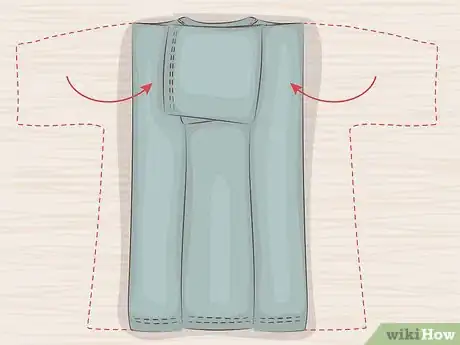 Imagen titulada Fold a Shirt Step 3