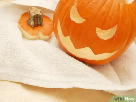 Imagen titulada Keep Halloween Pumpkins from Molding Step 6