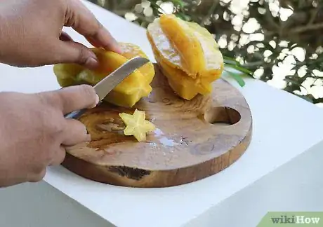 Imagen titulada Cut a Starfruit Step 5