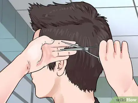 Imagen titulada Cut a Faux Hawk Step 11