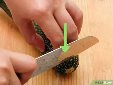 Imagen titulada Cut Zucchini Step 2