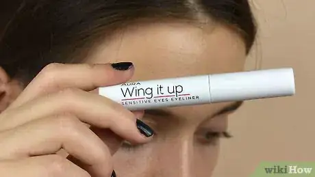 Imagen titulada Stop Eyeliner from Smudging Step 5