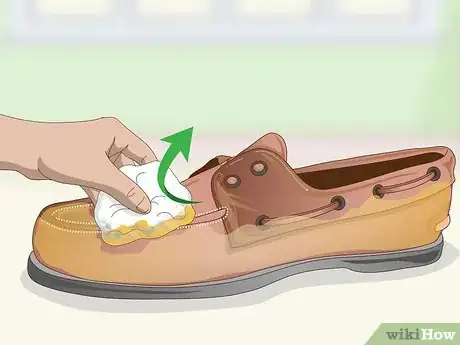 Imagen titulada Remove Wrong Shoe Polish Step 5