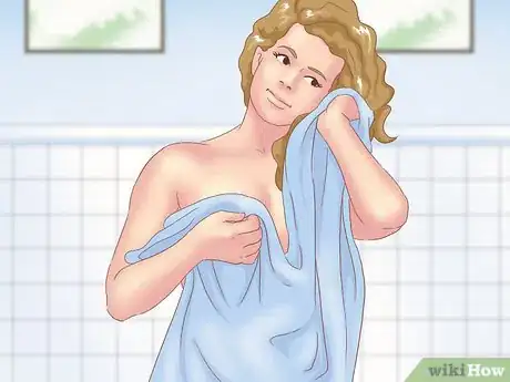 Imagen titulada Make a Body Wrap Towel After a Shower Step 1