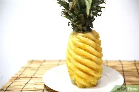 Imagen titulada Tell if a Pineapple Is Ripe Step 11