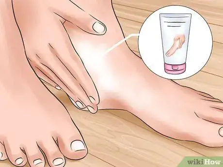 Imagen titulada Care for Rough, Dry Feet Step 3