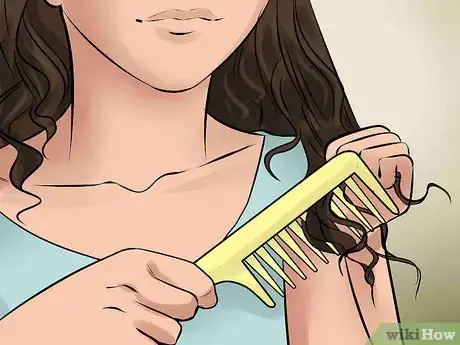 Imagen titulada Weigh Curly Hair Down Step 10