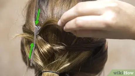 Imagen titulada Do a Celtic Knot Braid Step 5