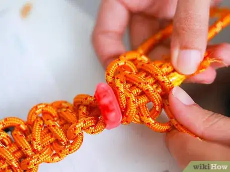 Imagen titulada Make a Paracord Bracelet Step 35