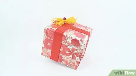 Imagen titulada Wrap a Present Step 24