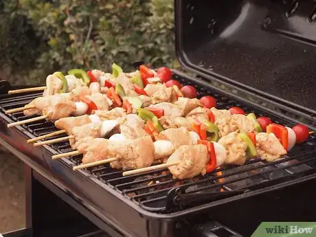 Imagen titulada Grill Kabobs Step 7