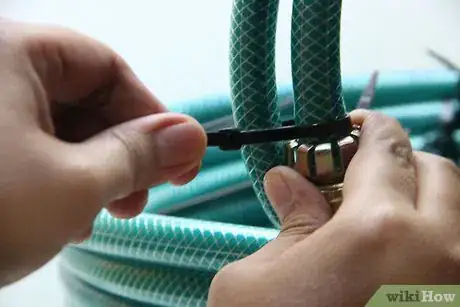 Imagen titulada Make a Basket from a Garden Hose Step 10