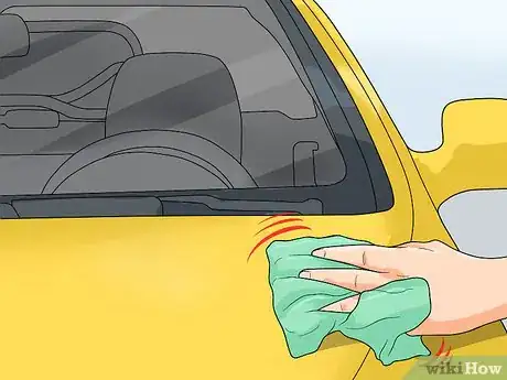 Imagen titulada Get Spray Paint off a Car Step 10