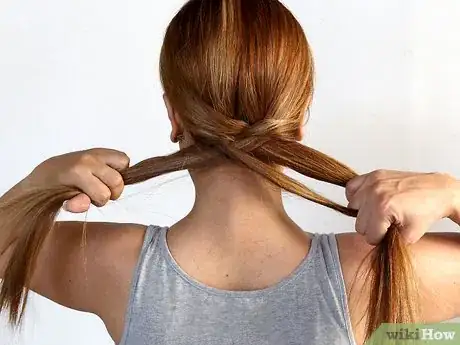 Imagen titulada Do a Fish Tail Plait in Your Hair Step 5