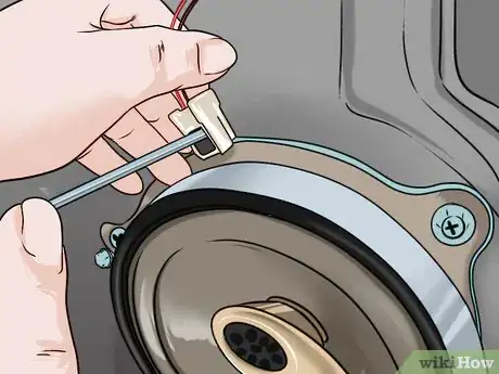 Imagen titulada Tell If Your Car Speakers Are Blown Step 7