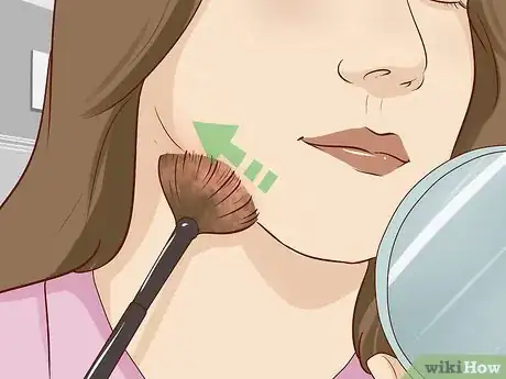 Imagen titulada Apply Shimmer Powder on Your Face and Body Step 10.jpeg