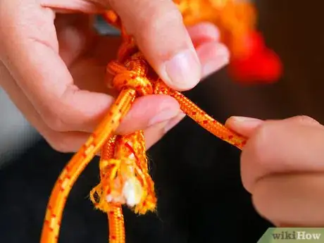 Imagen titulada Make a Paracord Bracelet Step 36