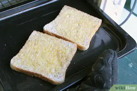 Imagen titulada Make Buttered Toast Step 12