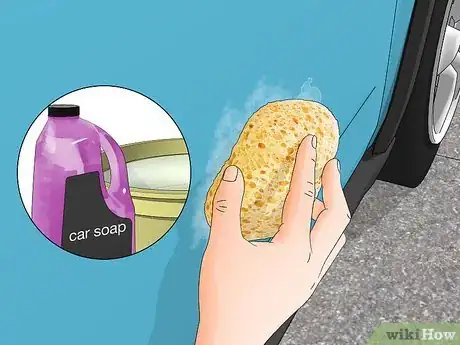 Imagen titulada Safely Remove Fine Scratches from Your Car's Paint Step 2