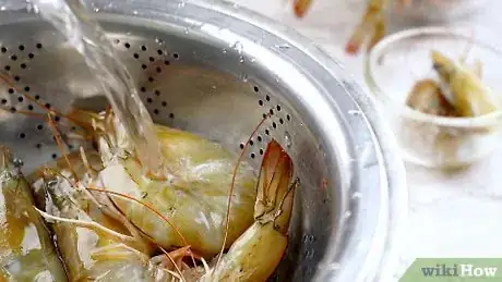 Imagen titulada Cook Shrimp Without Them Shrinking Step 4