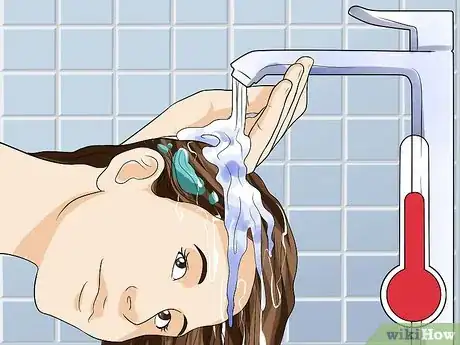 Imagen titulada Get Candle Wax out of Hair Step 13