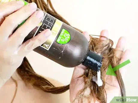 Imagen titulada Get Curly Hair to Turn Into Wavy Hair Step 14