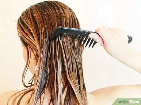 Imagen titulada Get Curly Hair to Turn Into Wavy Hair Step 16