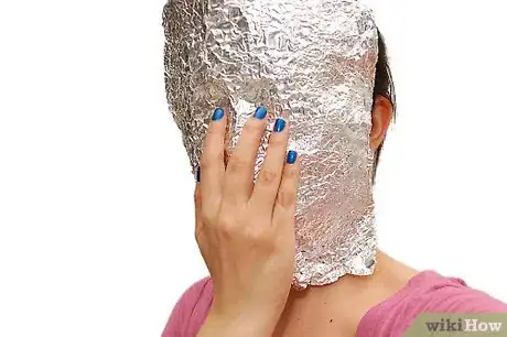 Imagen titulada Make a Mask out of Tin Foil and Tape Step 2