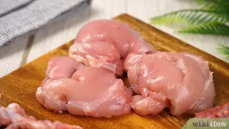 Imagen titulada Debone a Chicken Thigh Step 10