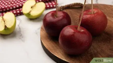 Imagen titulada Make Candy Apples Step 13