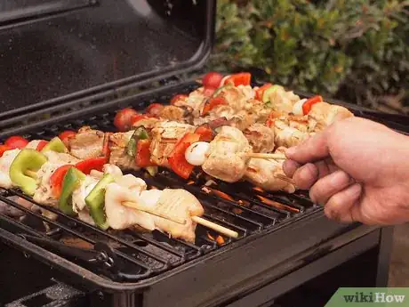 Imagen titulada Grill Kabobs Step 8