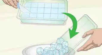 hacer cubos de hielo de gelatina