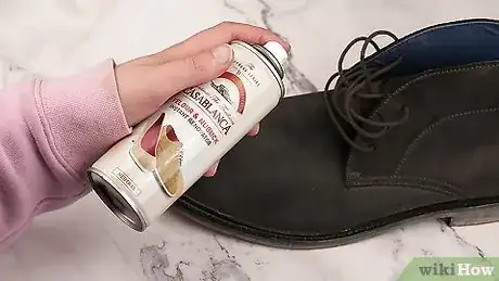 Imagen titulada Remove Dark Scuffs From Shoes Step 11