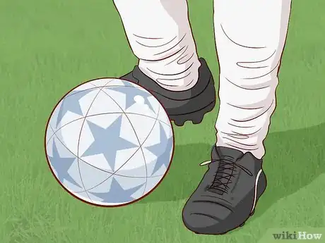 Imagen titulada Trap a Soccer Ball Step 1