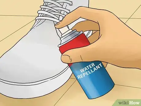 Imagen titulada Keep White Sneakers Clean Step 1