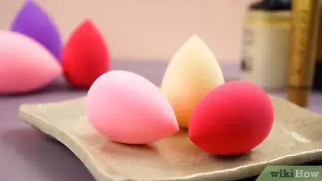 Imagen titulada Clean Makeup Sponges Step 8