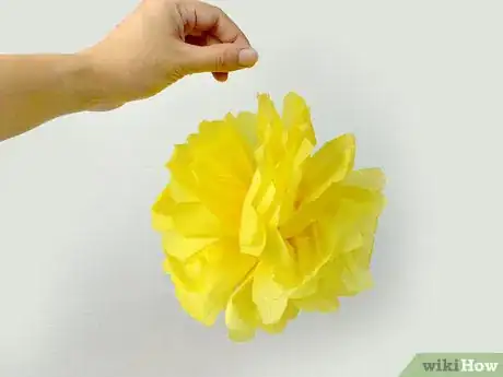 Imagen titulada Make a Paper Pompom Step 8