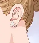 ocultar un piercing en la oreja