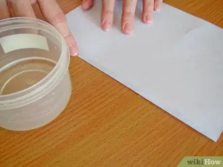 Imagen titulada Cut Paper Without Using Scissors Step 2