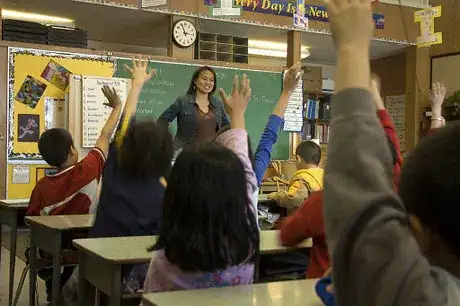 Imagen titulada Teacher In Classroom