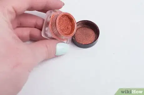 Imagen titulada Apply Foil Eyeshadow Step 2