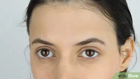 Imagen titulada Draw on Your Eyebrows Step 11