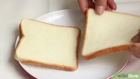 Imagen titulada Make a Grilled Cheese Sandwich with an Iron Step 2