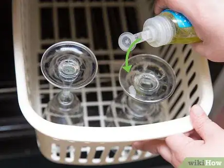 Imagen titulada Clean Wine Glasses Step 12