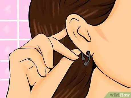 Imagen titulada Pierce Ears with a Sewing Needle Step 10