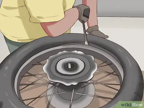 Imagen titulada Change a Motorcycle Tire Step 11