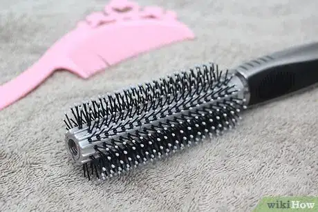 Imagen titulada Clean Hairbrushes and Combs Step 7